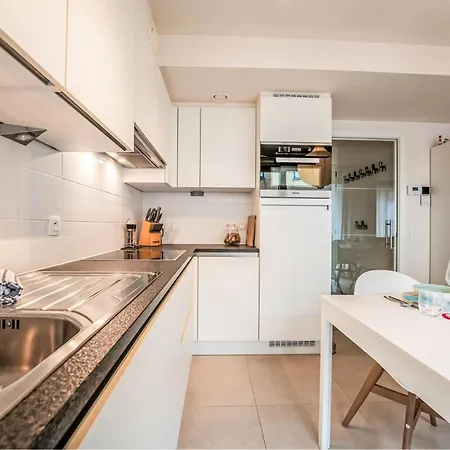 アパート Heritage With Parking By Interhome ブレーデネ